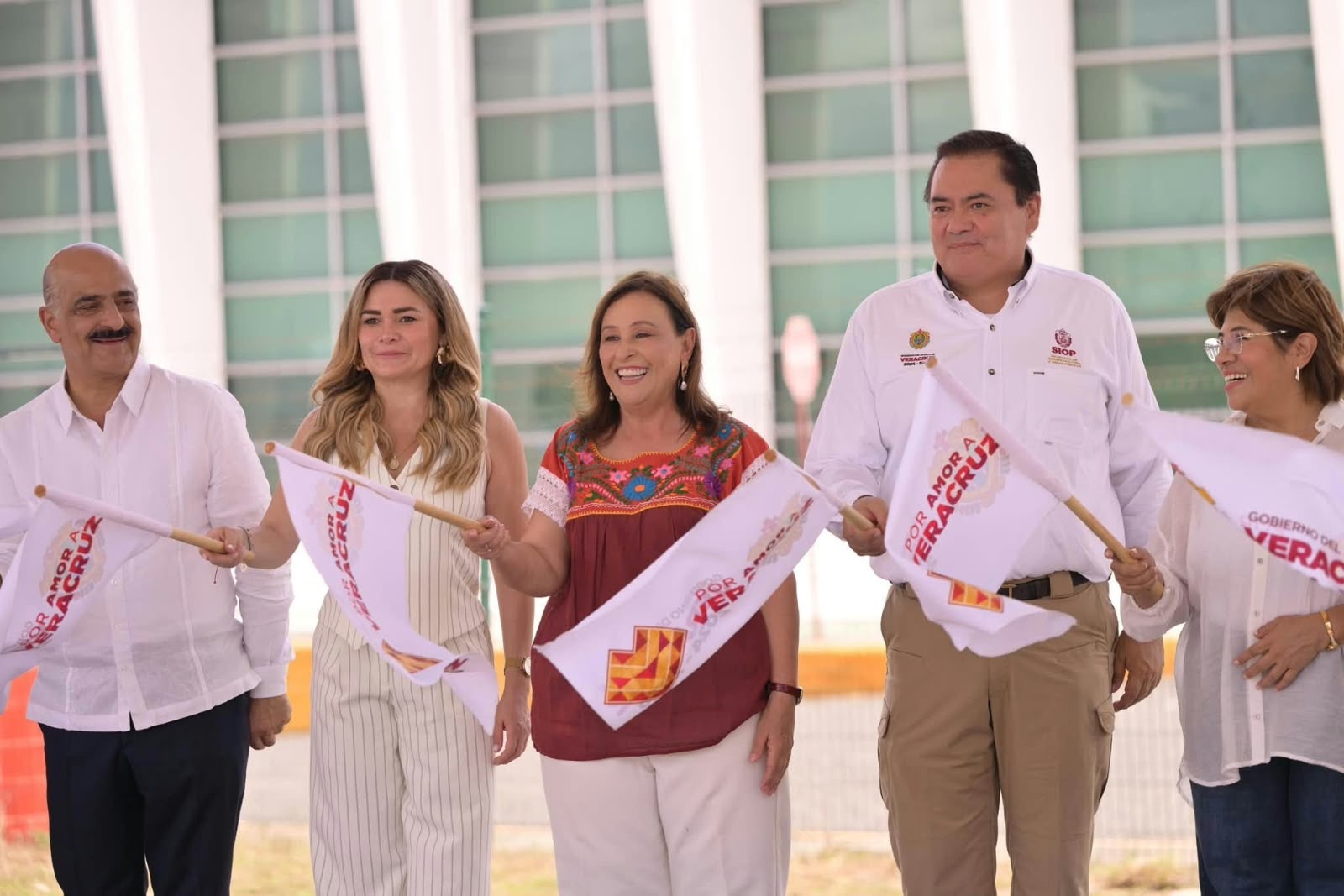 Gobernadora Rocío Nahle en el banderazo de inicio de la ampliación del WTC Veracruz