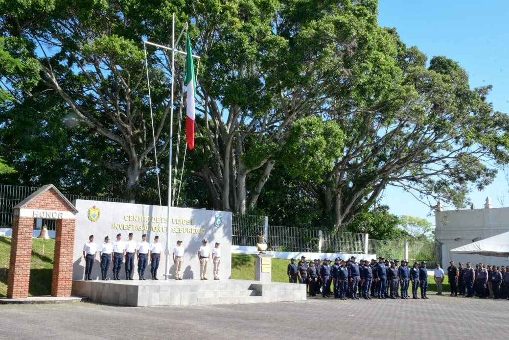 cadetes-ceisver-honores-a-la-bandera Cadetes del CEISVer durante los Honores a la Bandera