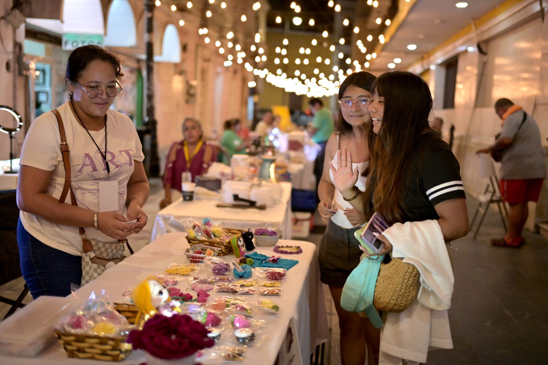 Alcaldesa de Veracruz impulsa la expo 'Callejones con Arte y Tradición'