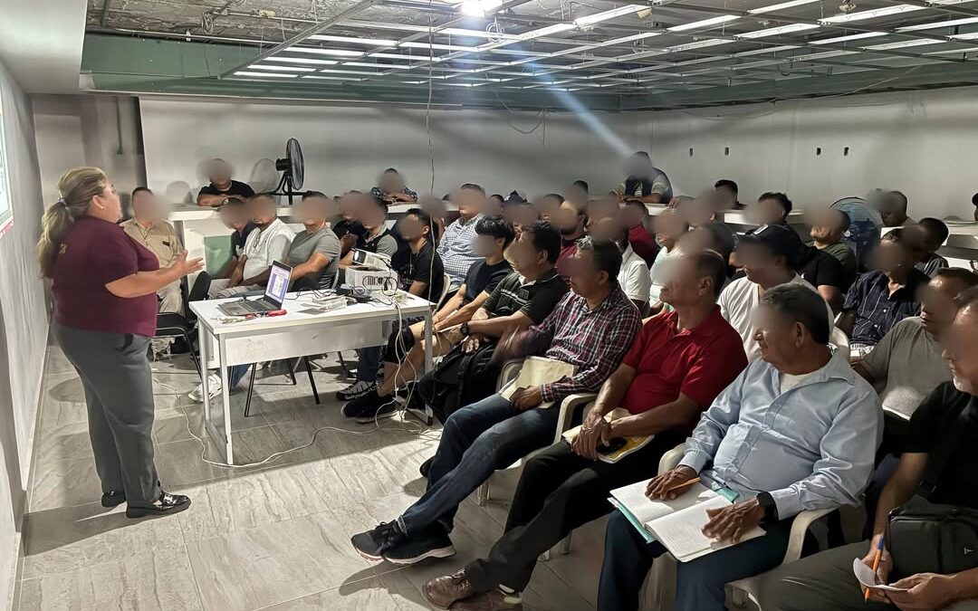 Capacitan a taxistas de Córdoba contra extorsión telefónica