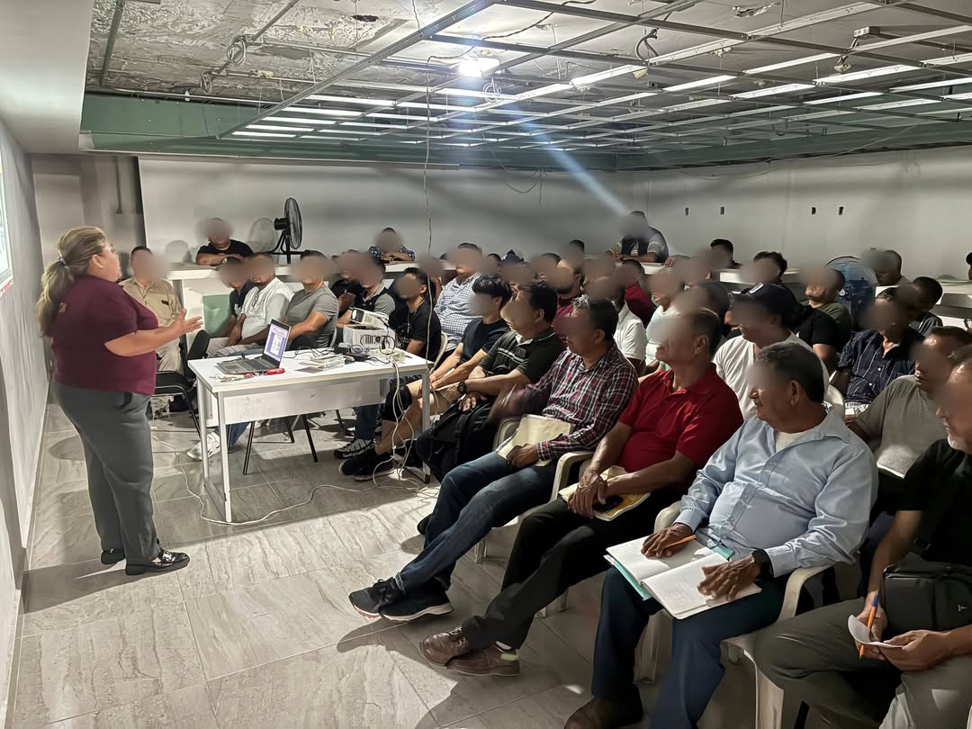 Capacitación a taxistas sobre prevención de extorsión telefónica en Córdoba