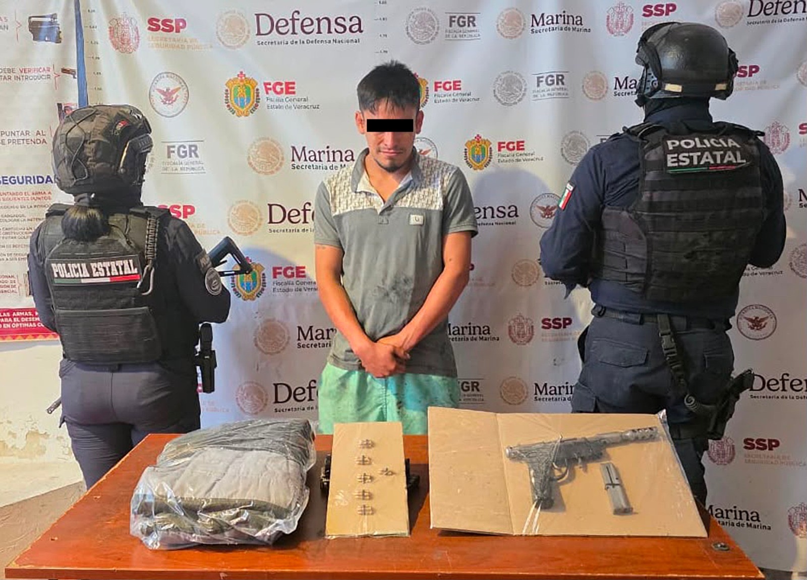 Rescatan a dos personas y detienen a 27 en operativos en Veracruz