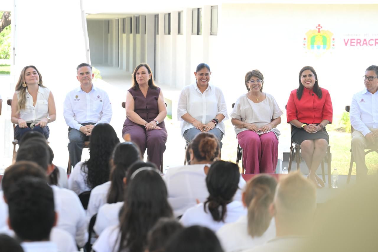 Ceremonia inaugural de la Escuela Veracruzana de Servicios Turísticos en Veracruz