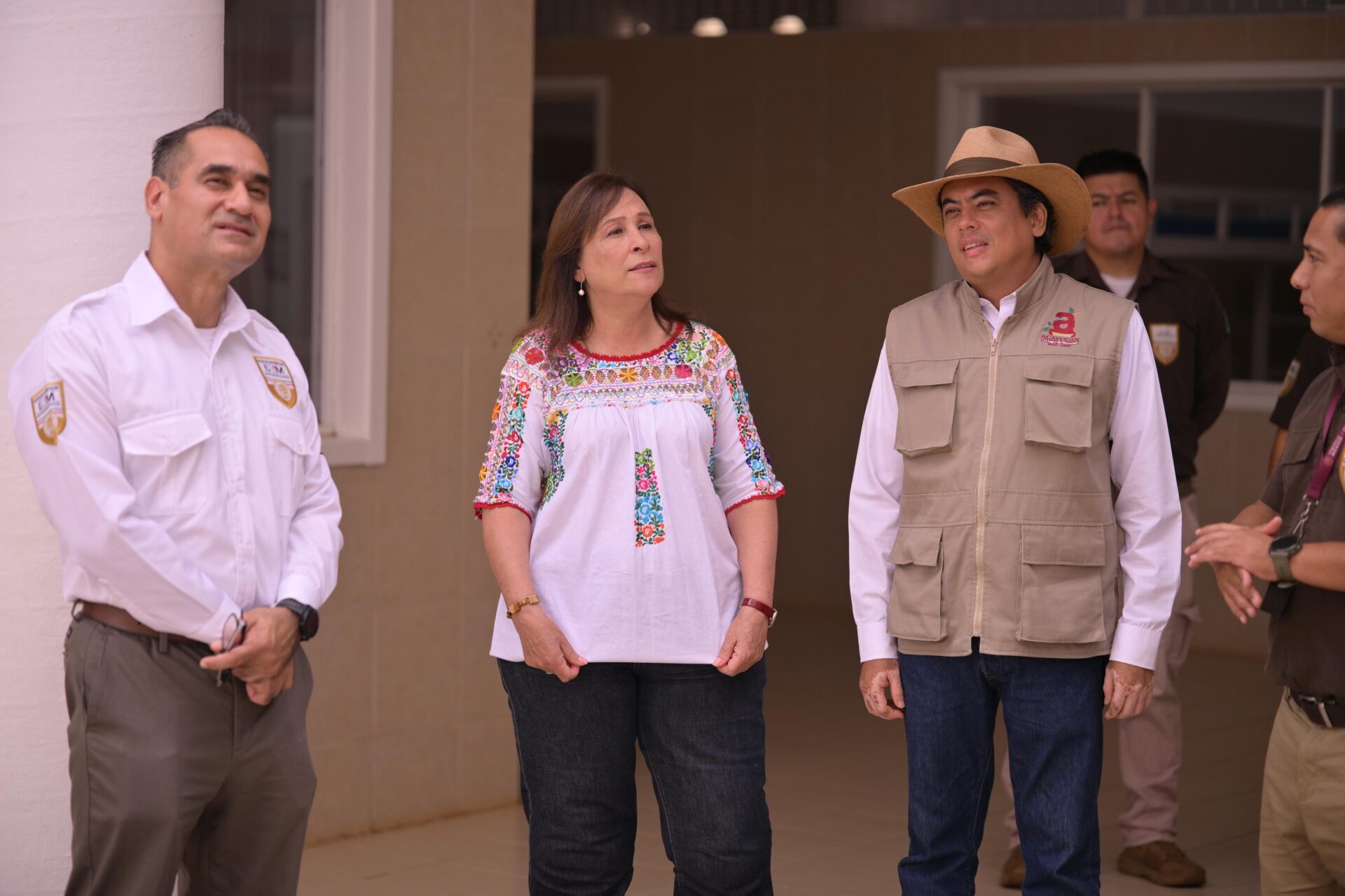 Rocío Nahle supervisa atención en Estación Migratoria de Acayucan