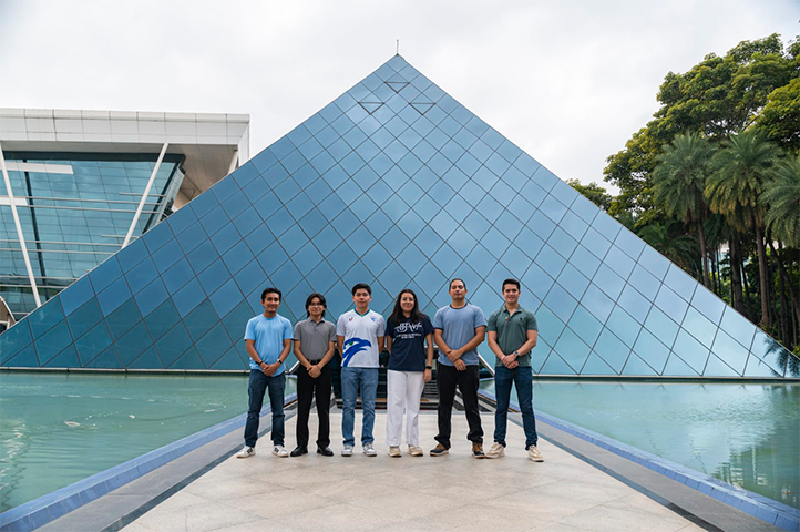 Estudiantes UV completan prácticas profesionales en India