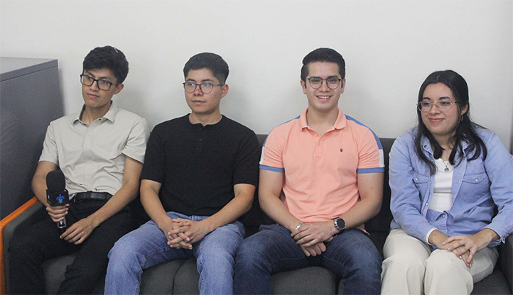 Estudiantes de la Universidad Veracruzana en sus prácticas profesionales en Infosys, Bangalore