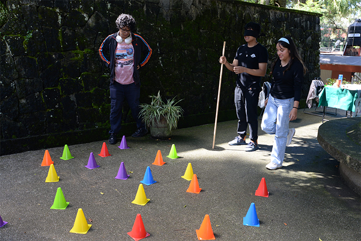 Cendhiu lleva Mini Feria del Bienestar a estudiantes de la UV