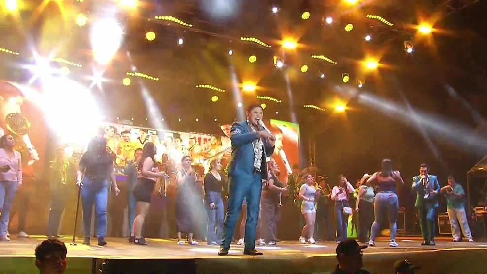 festival-del-mar-2026-cierre-la-arrolladora-banda-el-limon La Arrolladora Banda El Limón durante el cierre del Festival del Mar 2026 en Veracruz