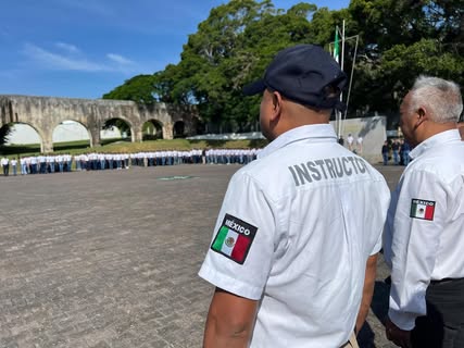 Ceremonia de honores a la Bandera en el CEISVer de Veracruz