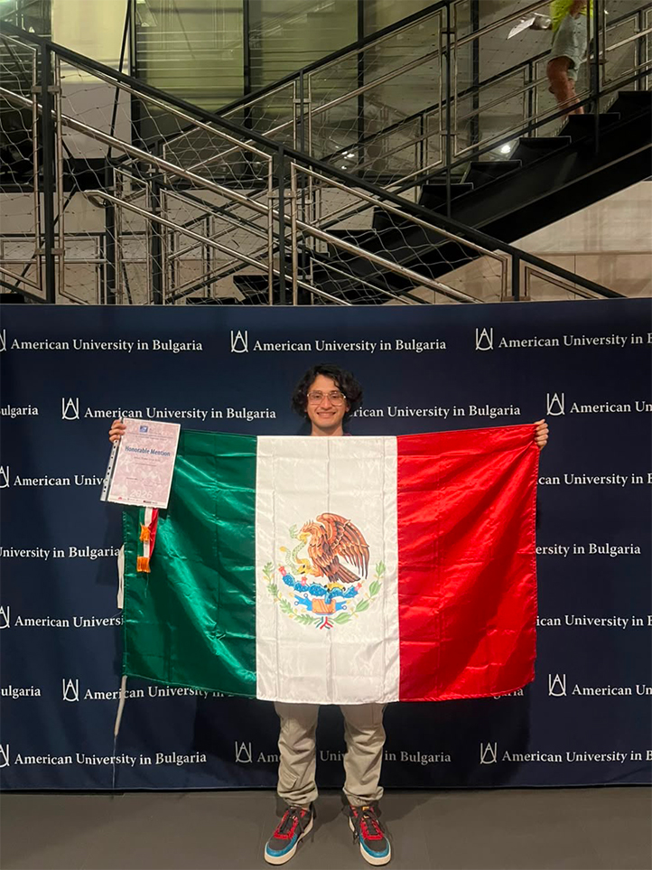 Estudiante de la UV obtiene mención honorífica en certamen internacional de matemáticas