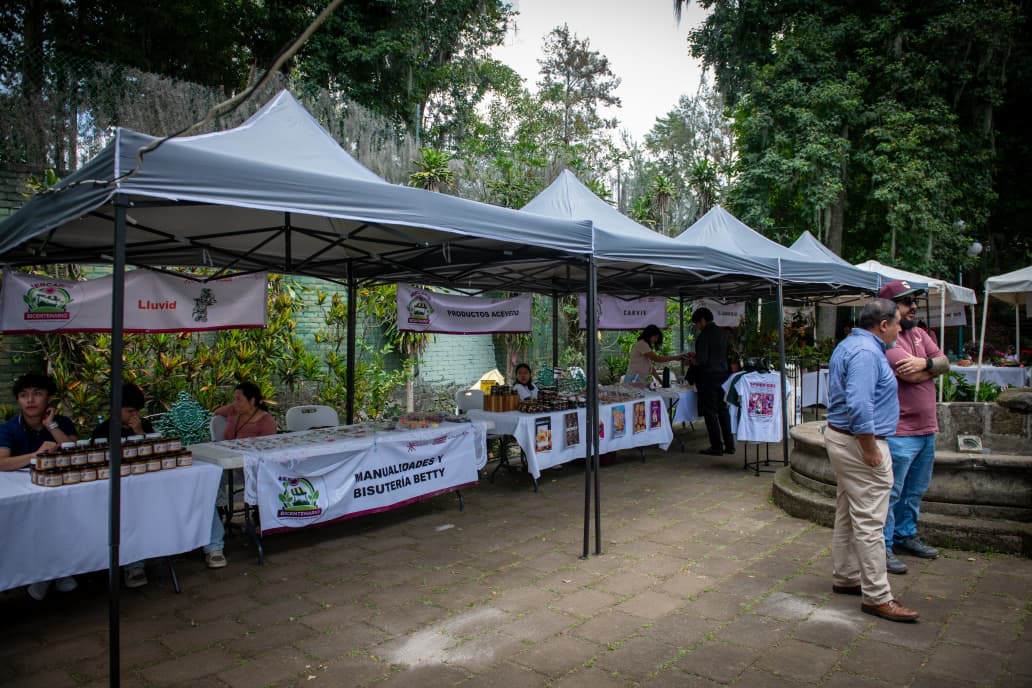 Tercera edición del Mercadito Bicentenario en Xalapa reúne a 50 emprendedores