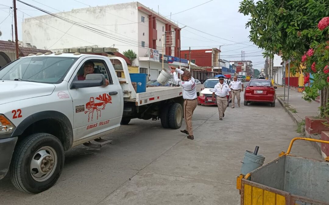 Operativo en Cosamaloapan libera vía pública de objetos que obstruyen tránsito