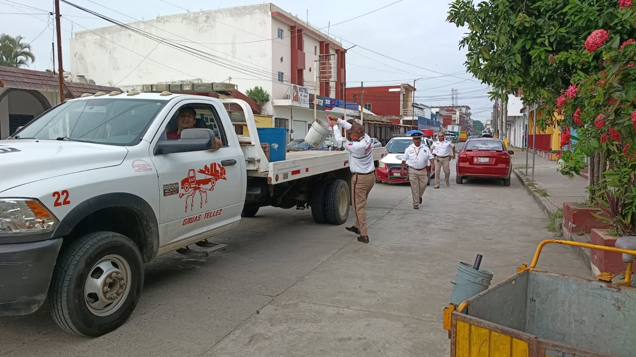 operativo-retiro-objetos-cosamaloapan Operativo de retiro de objetos que apartaban lugares en calles de Cosamaloapan