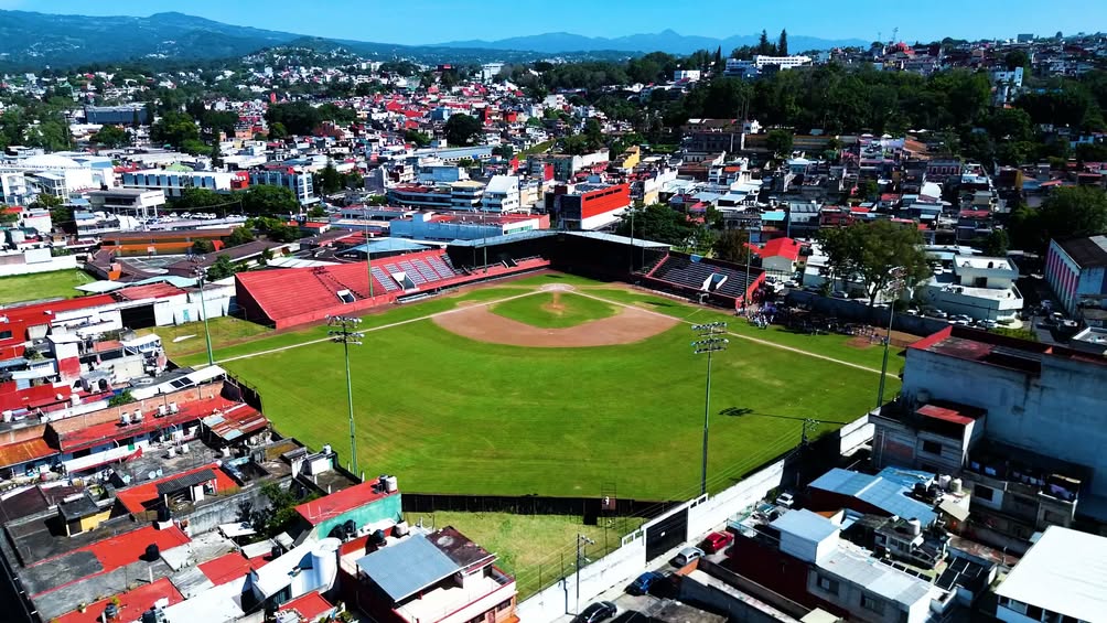 Rehabilitación del Parque Deportivo Colón inicia con batazo de la alcaldesa