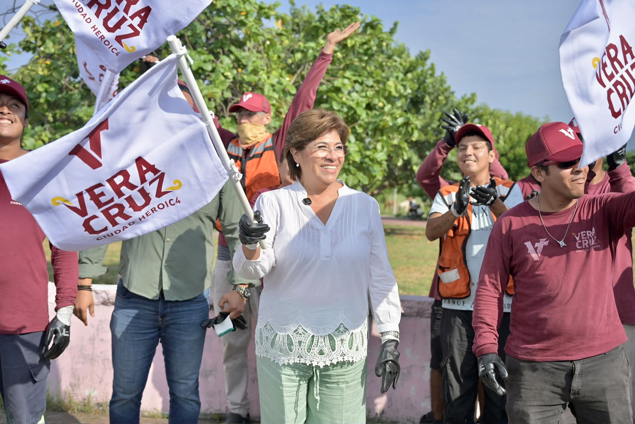Alcaldesa de Veracruz Rosa María Hernández Espejo en el programa Adiós a las llantas