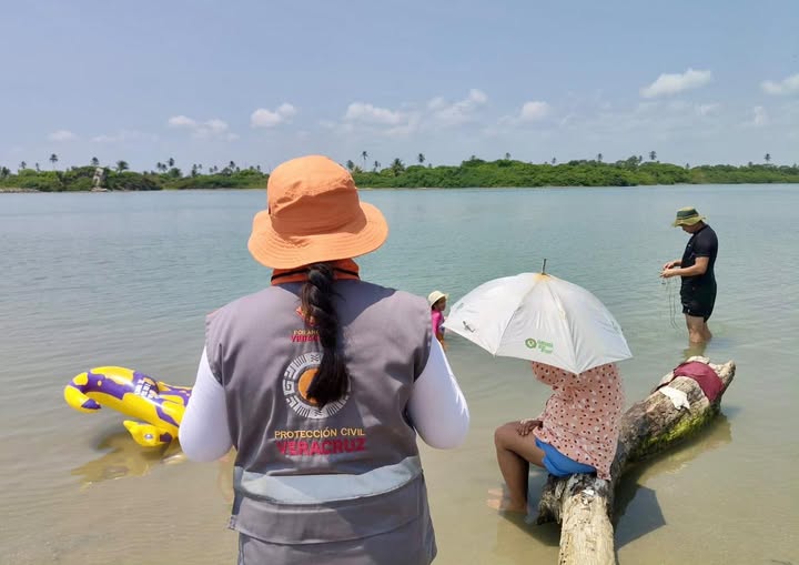 Protección Civil recorre playas de Veracruz con recomendaciones para turistas