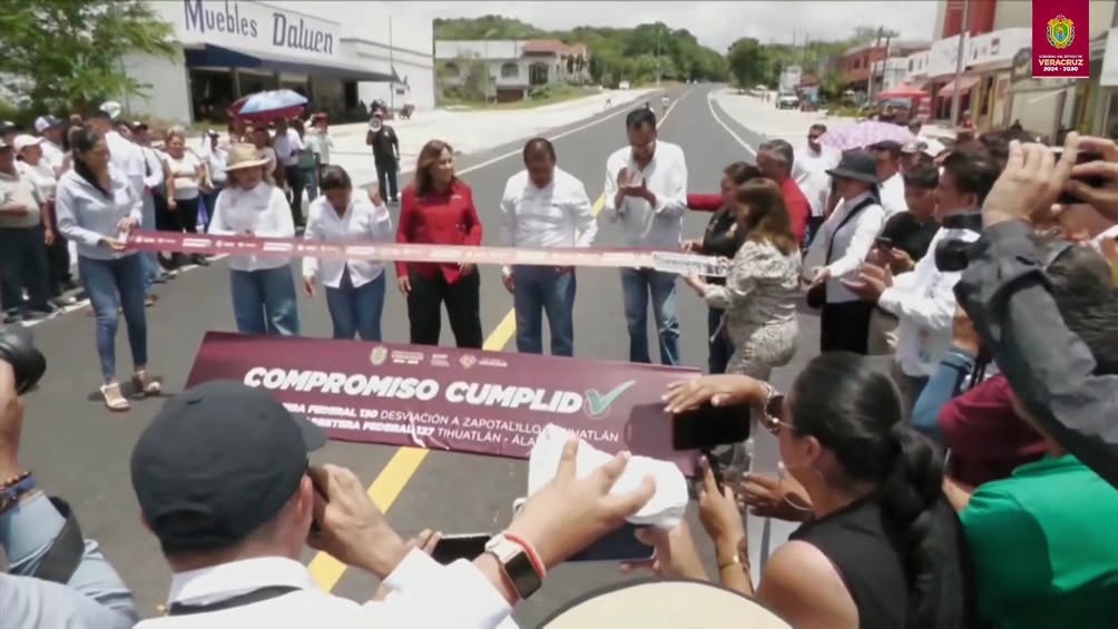 Entregan rehabilitación de carreteras federales 130 y 127 en Veracruz