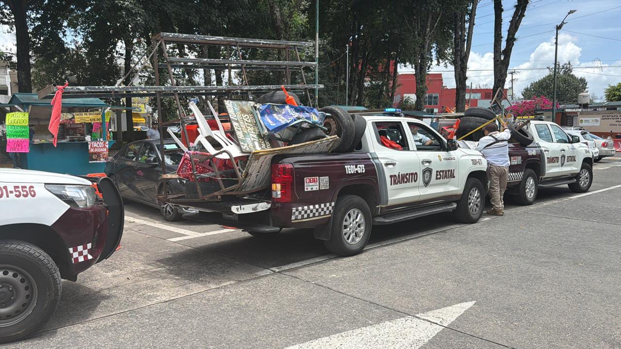 Autoridades recuperan espacios de la vía pública en Xalapa