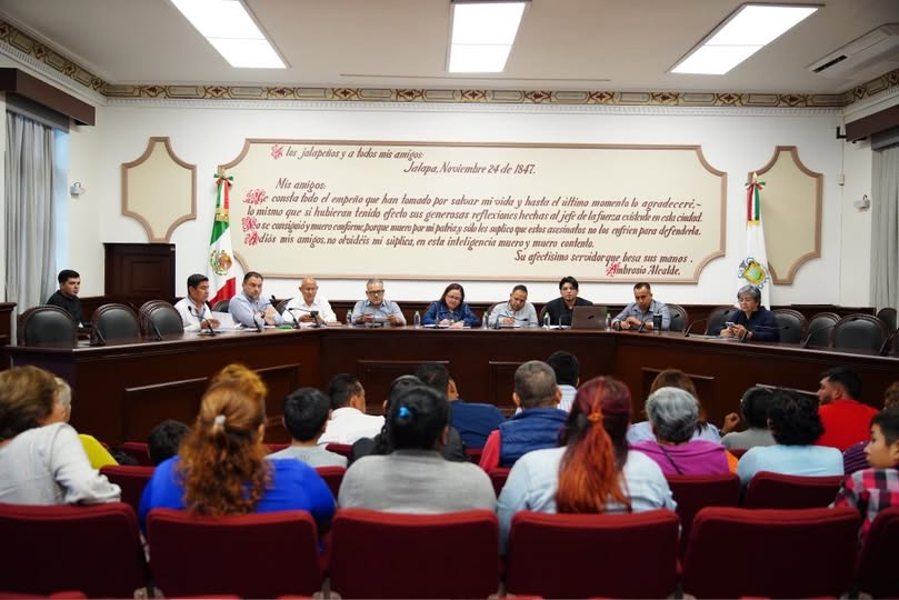Reunión de trabajo en el Ayuntamiento de Xalapa con representantes del Movimiento Antorchista