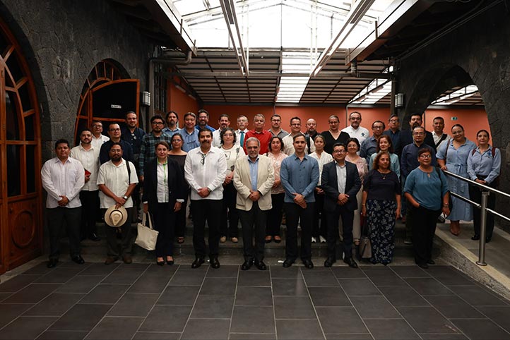 Reunión de consejeros maestros de la UV en la Casa del Lago en Xalapa