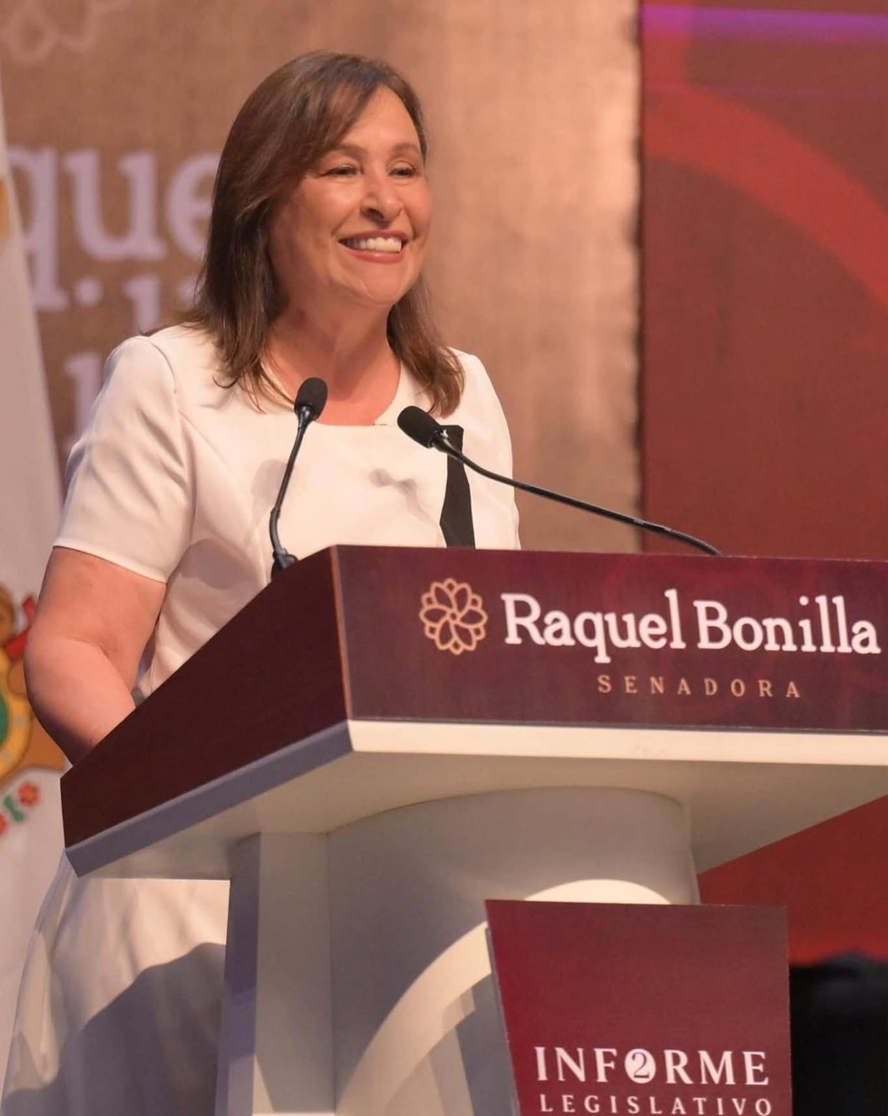 Gobernadora Rocío Nahle en el II Informe Legislativo de la senadora Raquel Bonilla en el Teatro de la Reforma