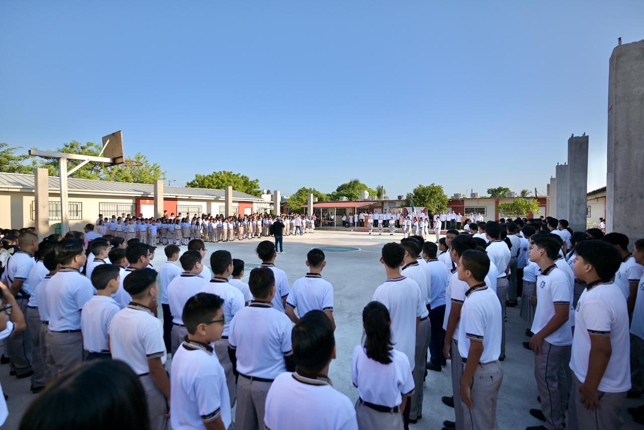 Alcaldesa de Veracruz encabeza regreso a clases de 150 mil estudiantes
