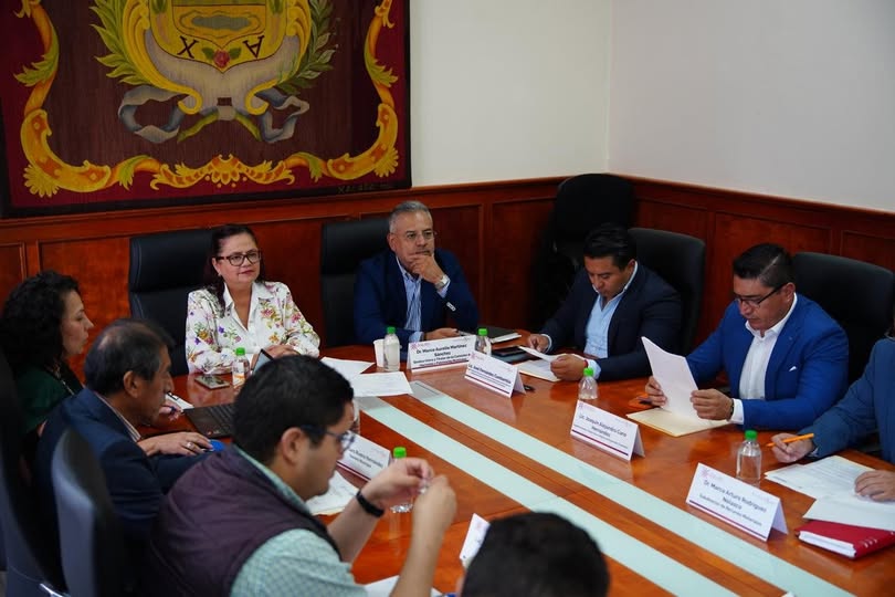 Integrantes del Subcomité de Adquisiciones del Ayuntamiento de Xalapa durante la Décima Octava Sesión Extraordinaria
