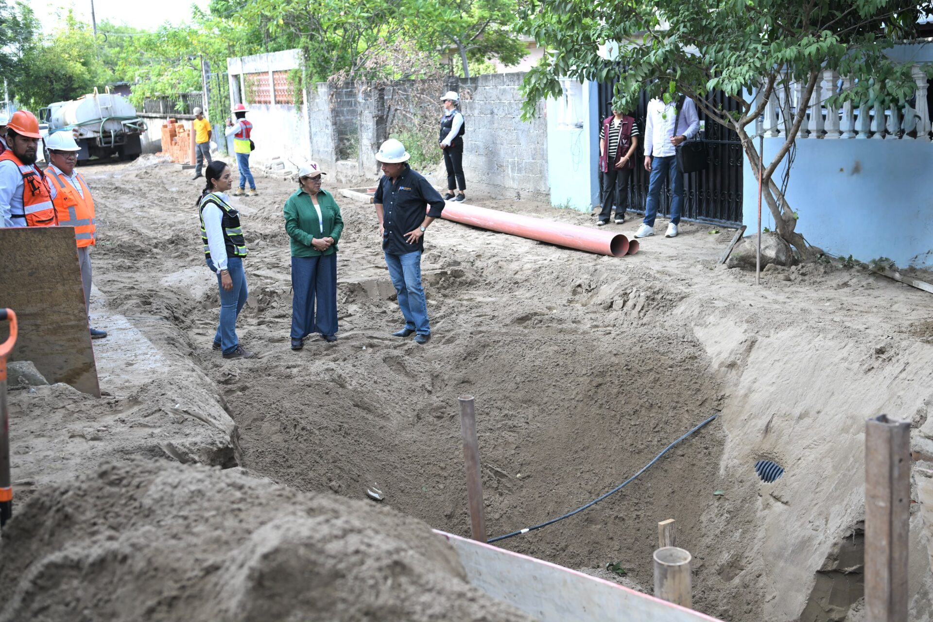 supervision-drenaje-sanitario-lomas-del-vergel Alcaldesa de Veracruz supervisa trabajos de drenaje sanitario en la colonia Lomas del Vergel