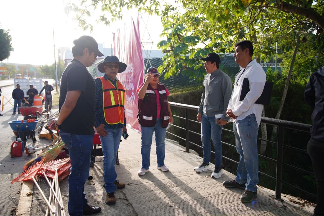 tequios-xallitic-reforestacion Alcaldesa Daniela Griego Ceballos durante la reforestación en el Barrio Mágico de Xallitic