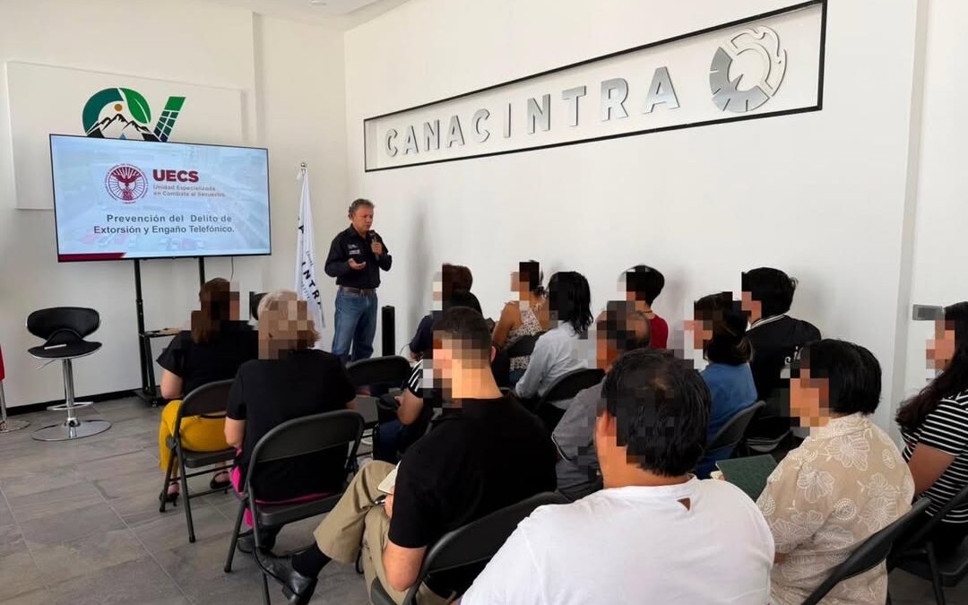 UECS de Veracruz imparte plática preventiva sobre extorsión a empresarios en Xalapa
