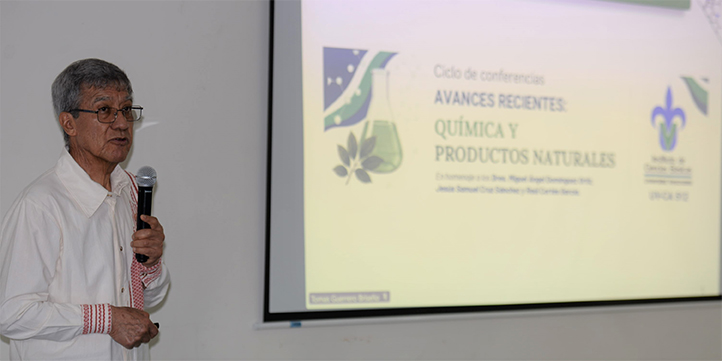 unam-nuevos-farmacos-cancer-tuberculosis-eskape Roberto Martínez, investigador de la UNAM, durante ponencia en la Universidad Veracruzana