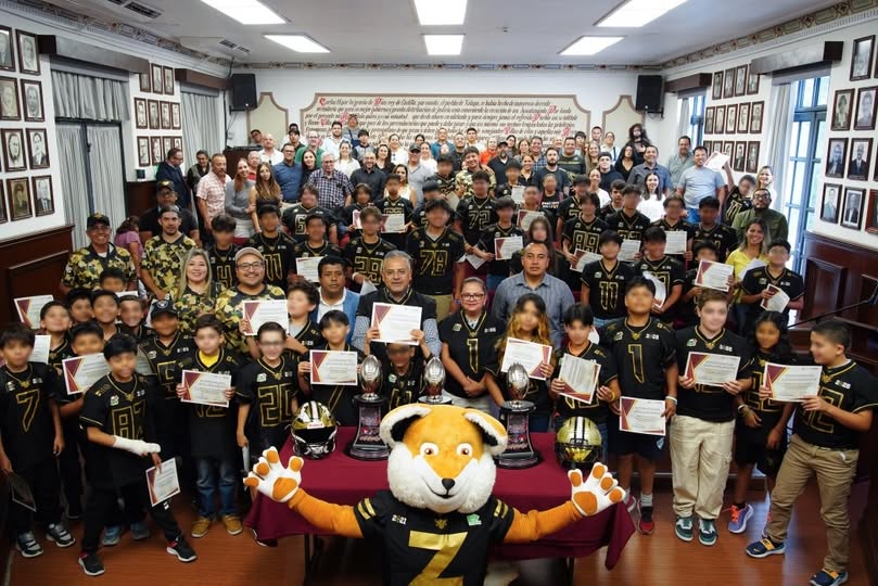 xalapa-reconocimiento-zorros-dorados-campeones-onefa Alcaldesa entrega reconocimiento a campeones de Zorros Dorados en Xalapa