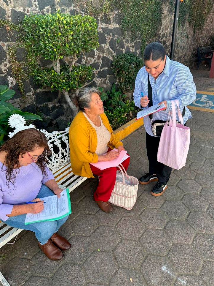 Mujeres producen y transforman el territorio, según estudio de la UV