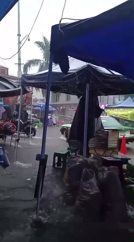 Lluvias en Xalapa dejan anegaciones en calles, bulevares y obras públicas