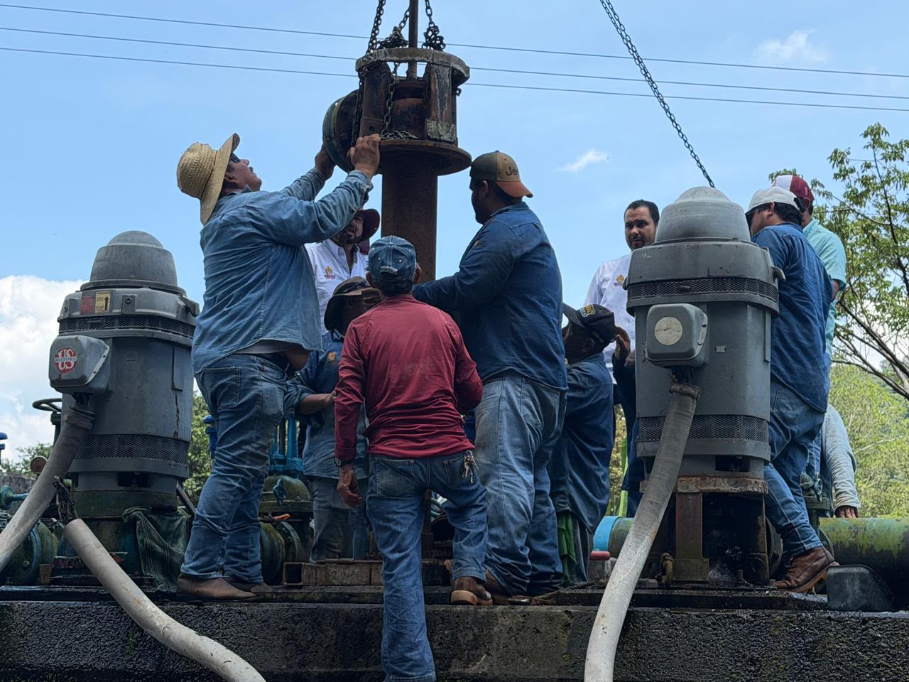 Trabajos de rehabilitación del sistema de agua en Martínez de la Torre