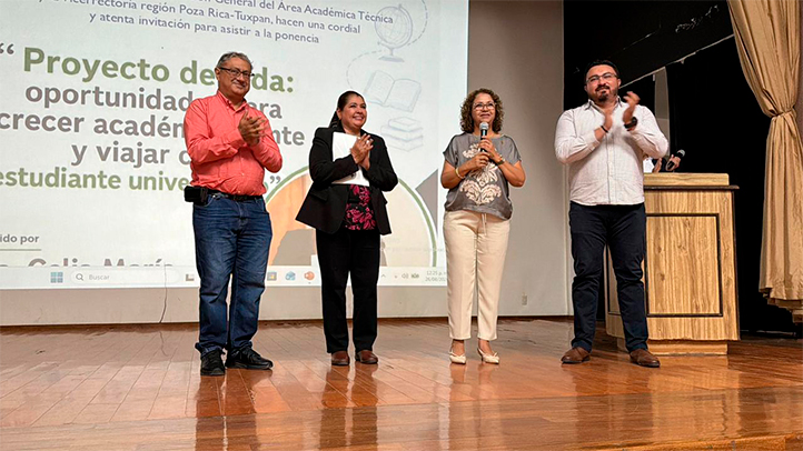 Decana del Área Técnica ofrece charla a estudiantes de FIME Poza Rica