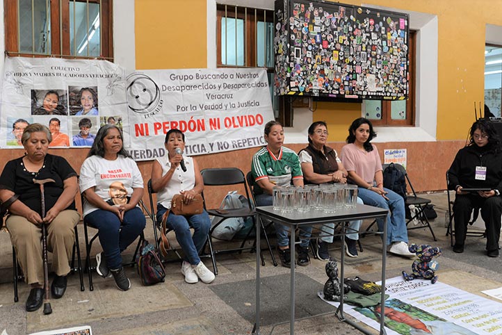 UV abre diálogo sobre memoria con familiares buscadoras y estudiantes