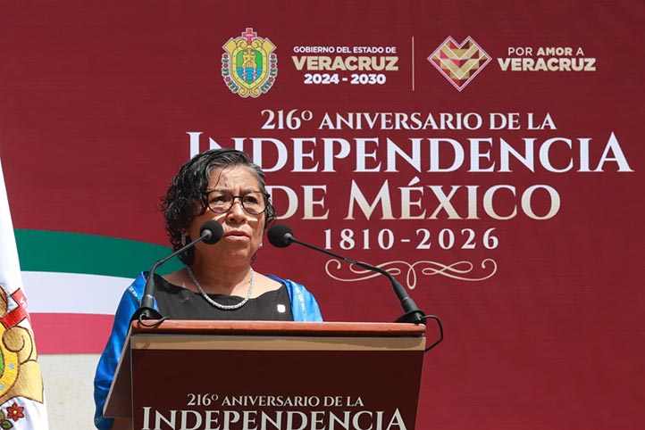 Universidad Veracruzana rinde guardia de honor a héroes de la Independencia