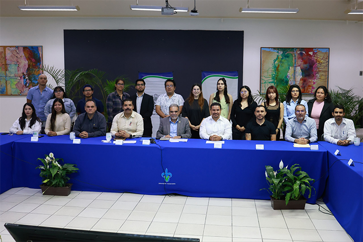 UV dialoga con consejeros alumnos sobre posgrado e investigación