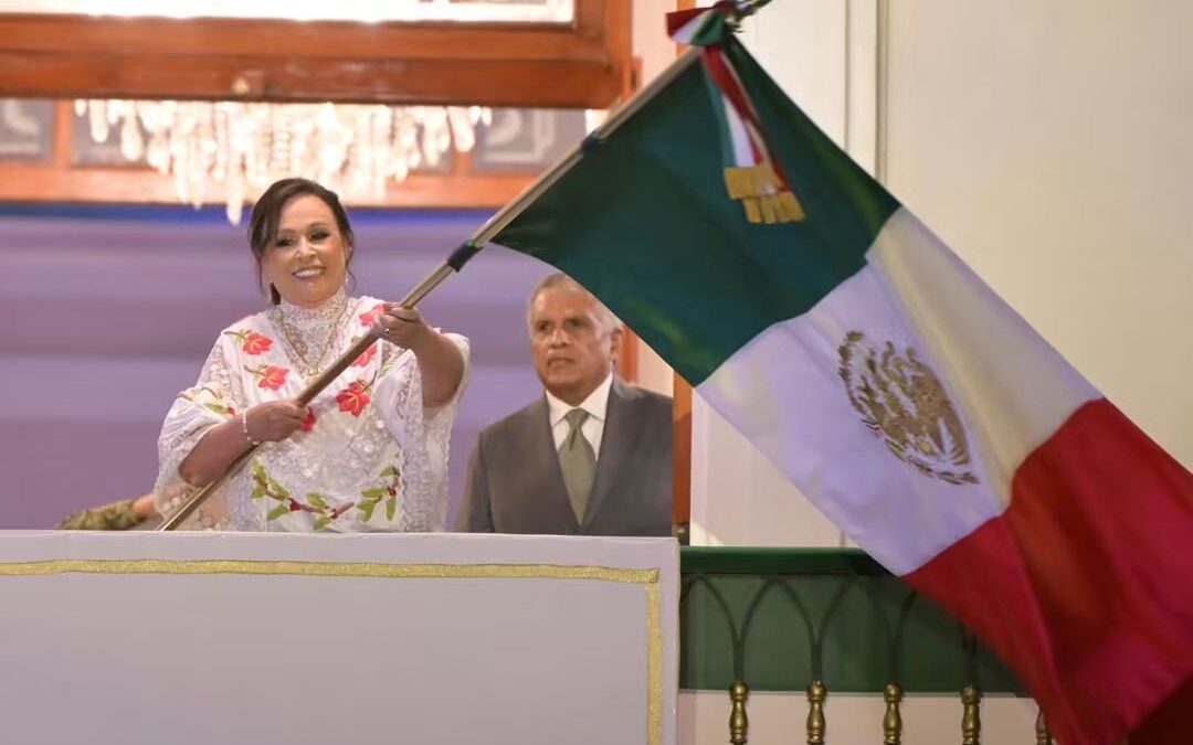 Rocío Nahle encabeza el Grito de Independencia en la Plaza Lerdo