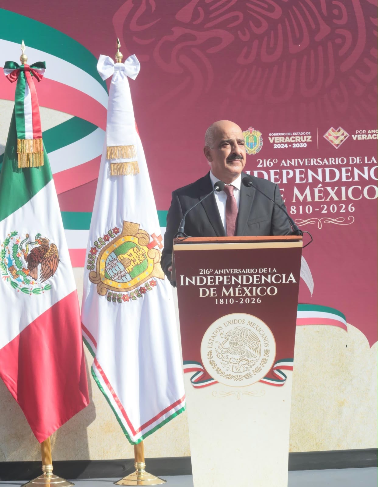 Guardia de Honor ante el monumento a Miguel Hidalgo en Xalapa