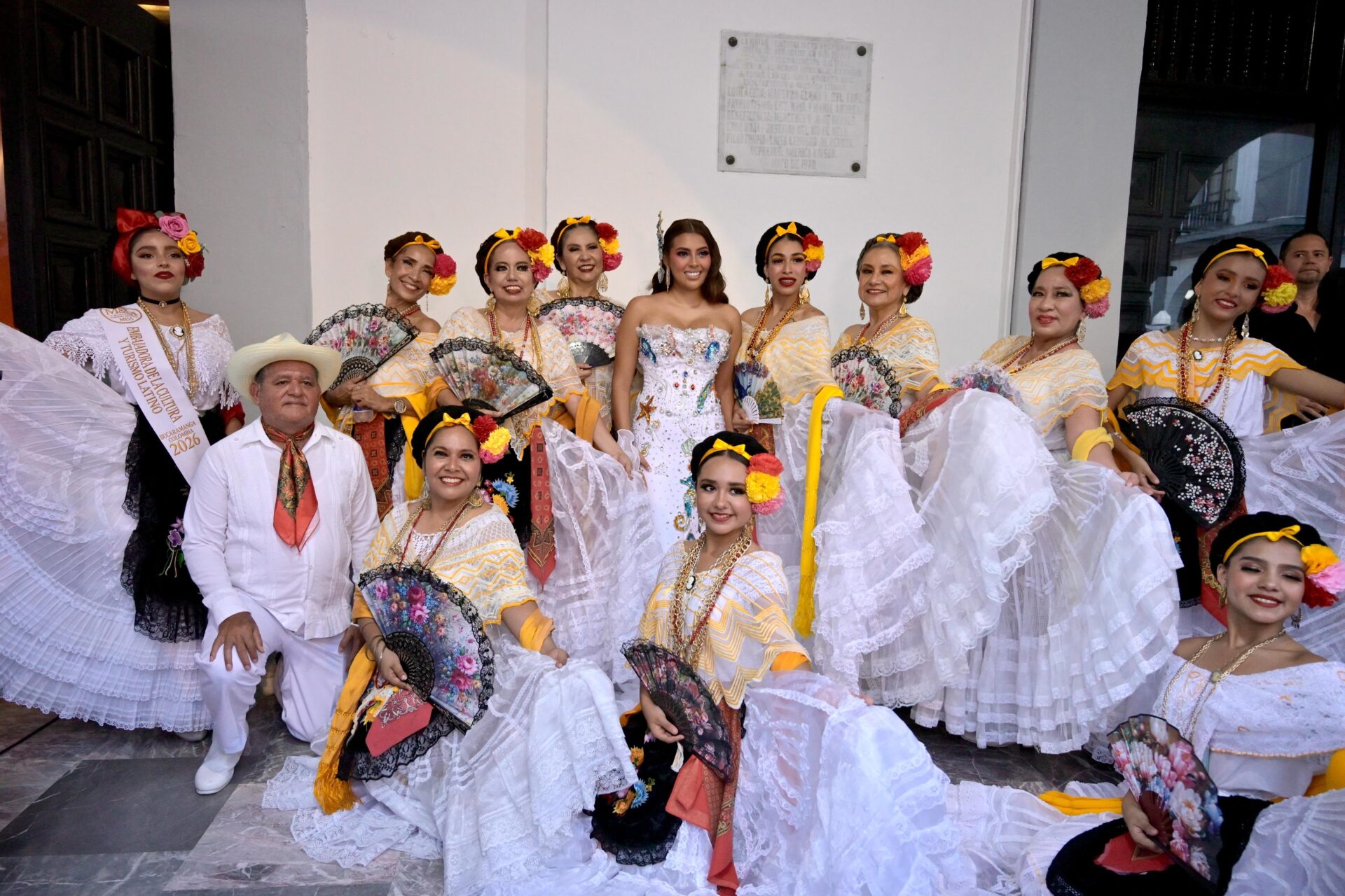 Indira Meneses durante el papaqui por el Centro Histórico de Veracruz