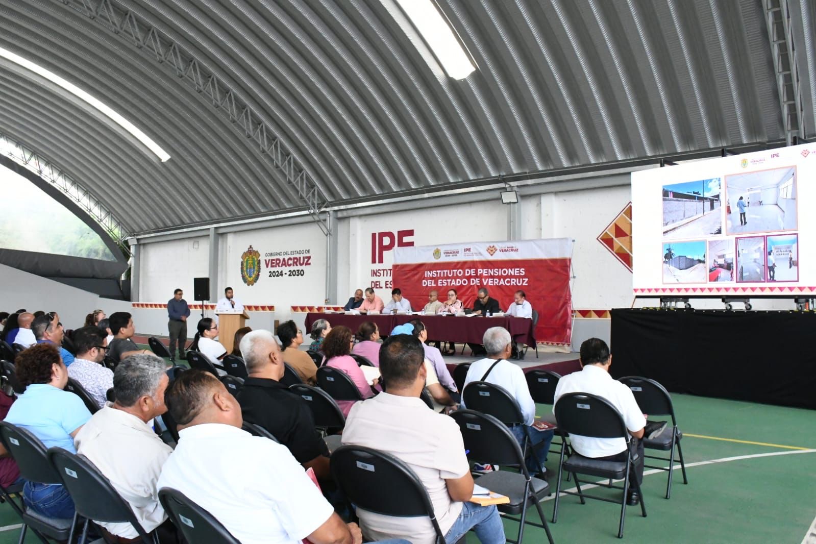 Reunión del IPE con representaciones sindicales de Veracruz