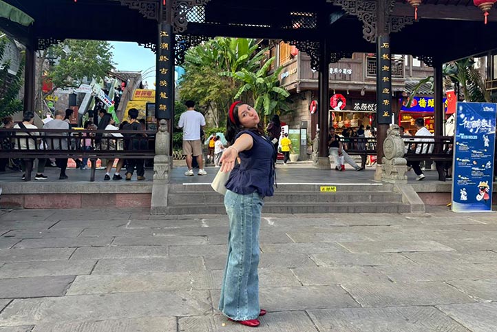 Milka Martínez Marín en Chongqing durante su movilidad estudiantil en China