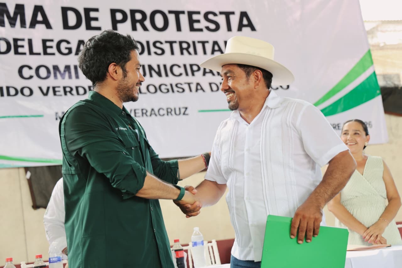 partido-verde-misantla-delegado-distrital Dirigentes del Partido Verde durante la toma de protesta en Misantla