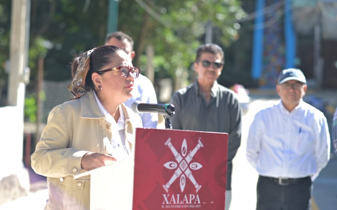 Entrega Griego pavimentación en Ampliación Renacimiento y Carolino Anaya