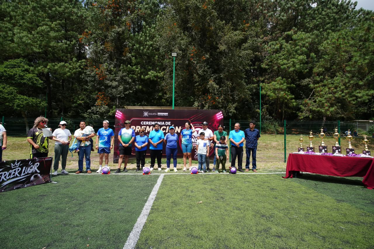 Ceremonia de premiación del Mundialito Interdependencias Fut 7 en Xalapa