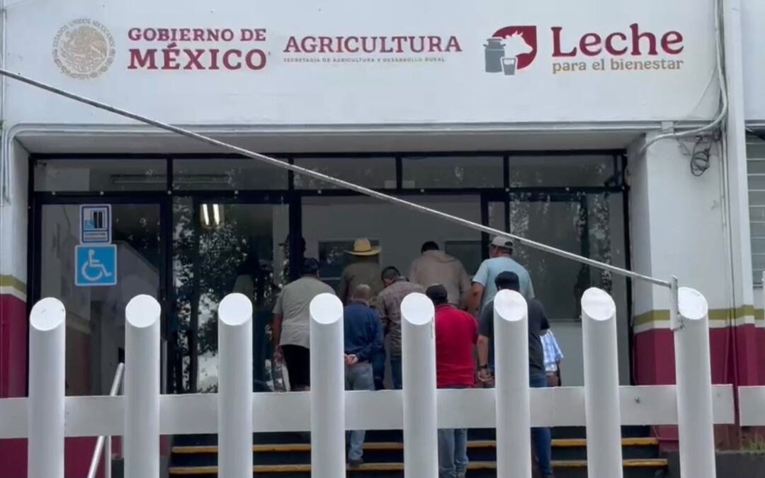 Productores de leche exigen pagos en Leche para el Bienestar