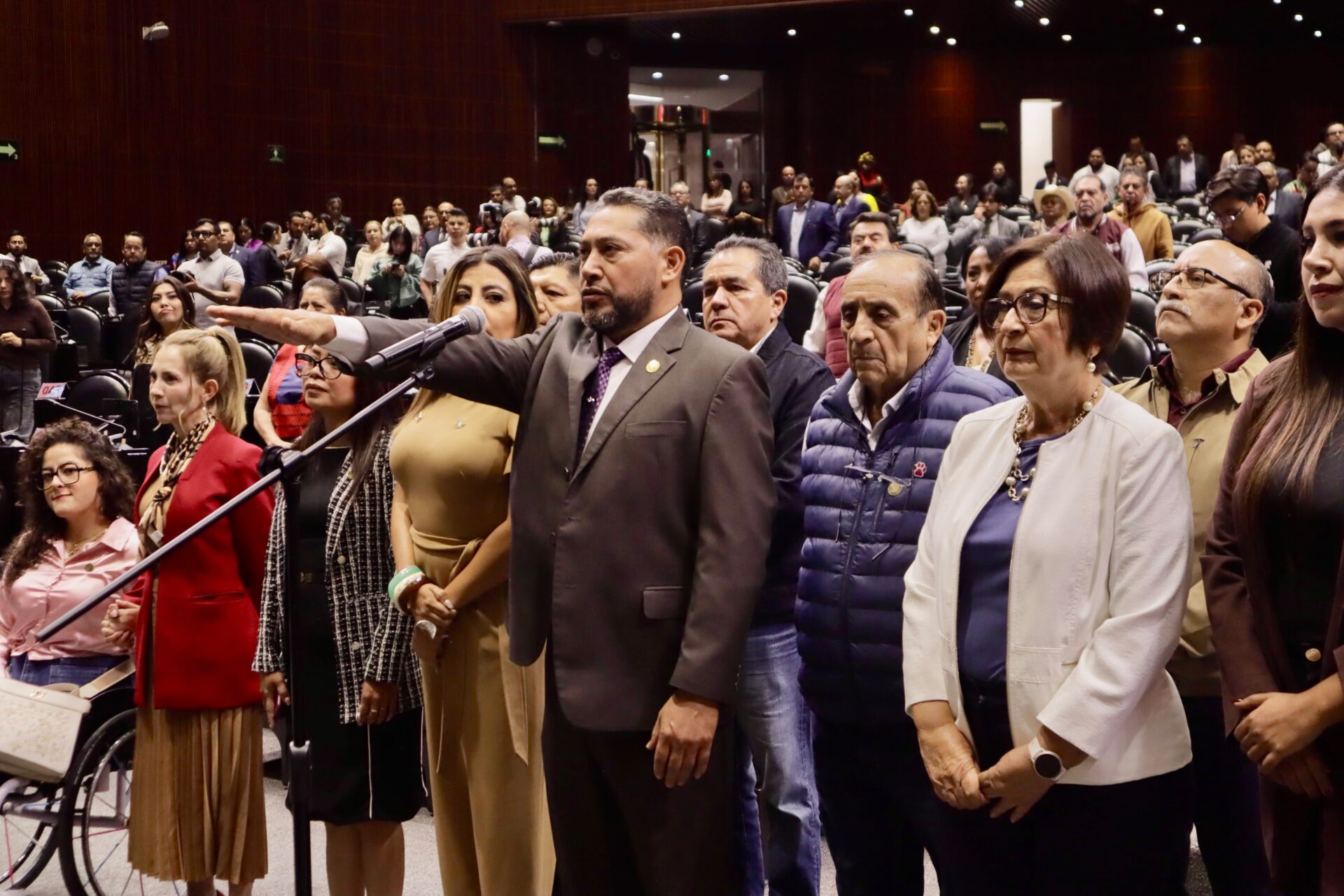 Jiménez Castañeda rinde protesta como diputado federal por el Distrito 16