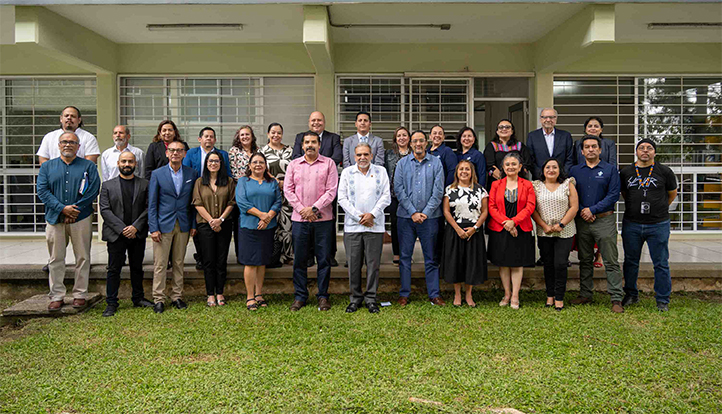 Rector de la UV, Martín Aguilar Sánchez, en encuentro con directivos del Área Académica de Humanidades